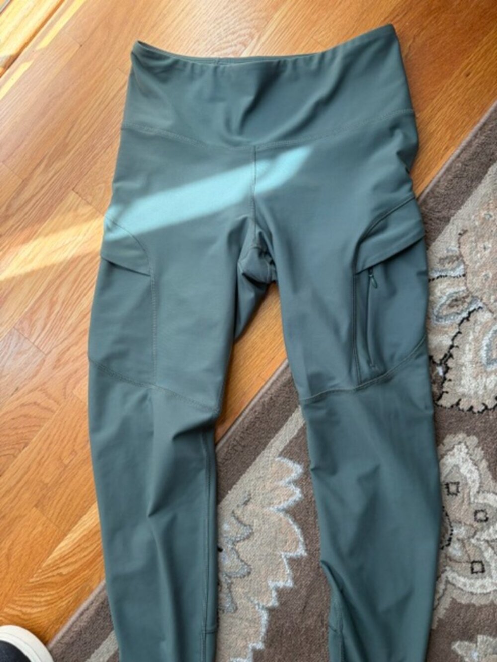 Set of 3 Old Navy Active Leggings - Picture 6 of 8